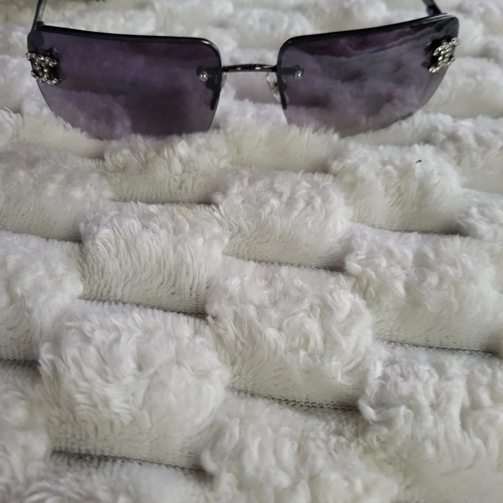 Elegant  Sunglasses - Picture 3 of 6